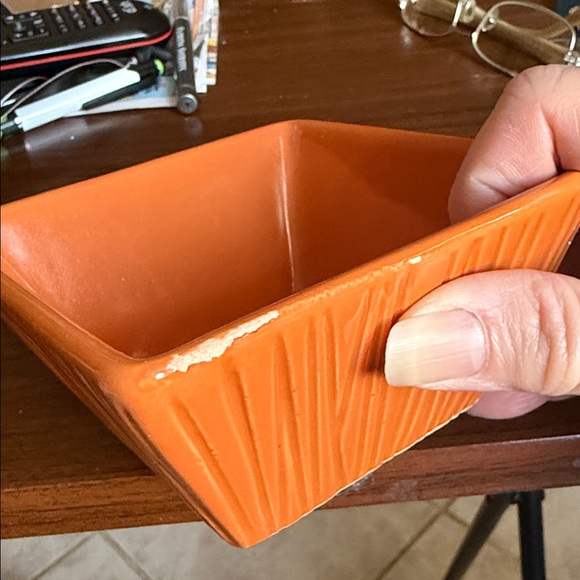 Ceramic plate on bronze metal stand. 3 square bowls. Beautiful harvest colors. - Picture 15 of 16